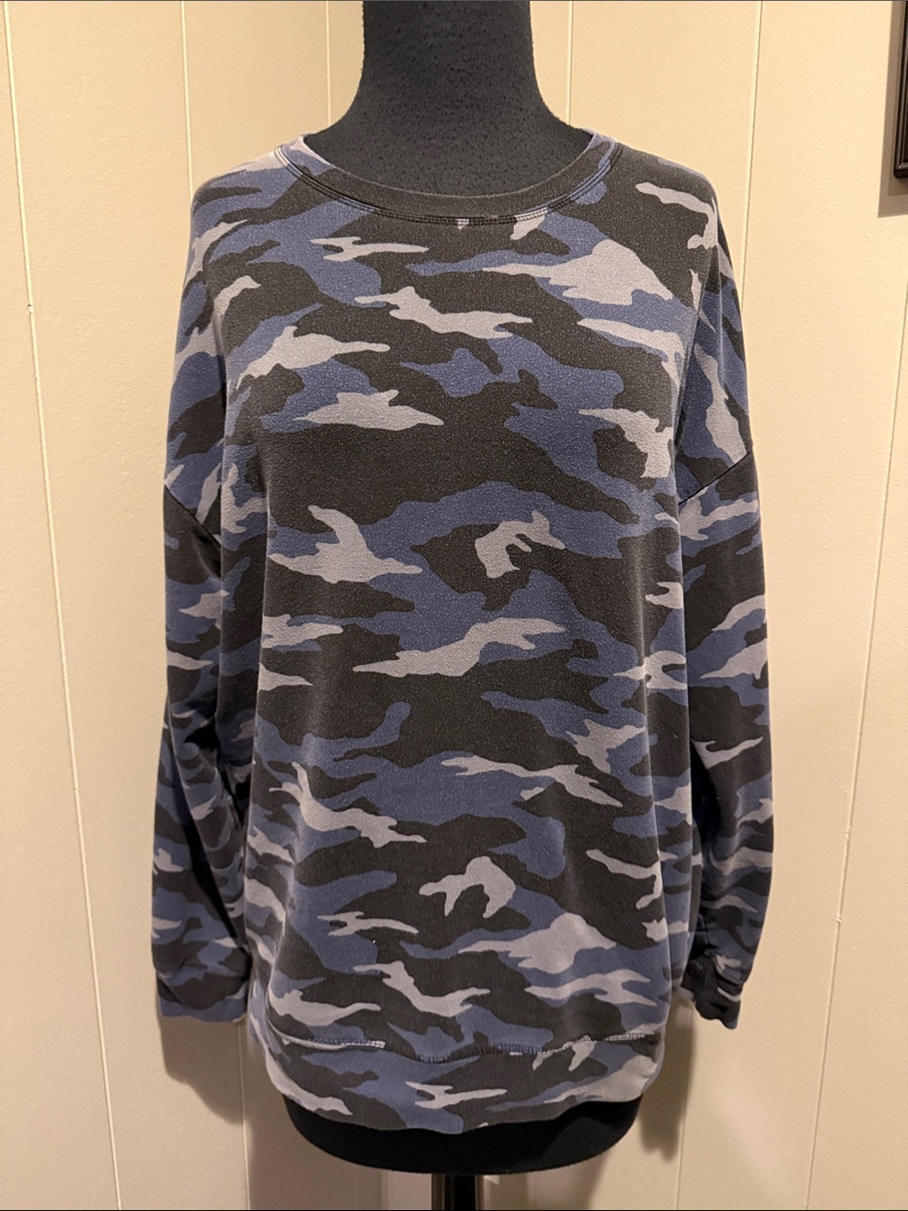 B Athleta Women’s Small Navy and Gray Camo Crew Sweatshirt - Picture 1 of 6